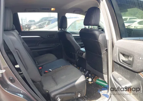 2015 Toyota Highlander Le Plus V6 z USA, uszkodzony, nr VIN 5TDBKRFHXFS119653